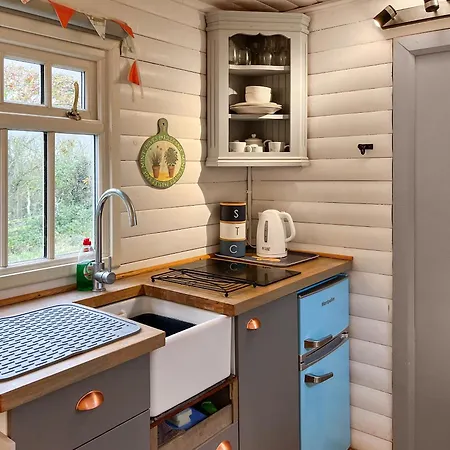 The Shepherds Hut - Uk50986 Holiday home